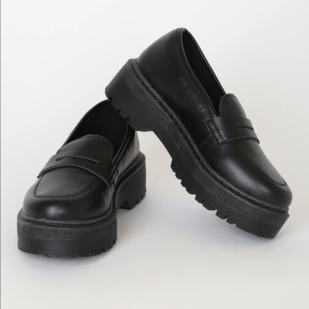 BRAND NEW WITH BOX Lulu’s platform loafers